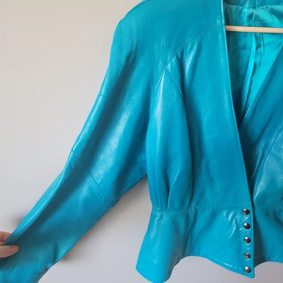 1980s teal blue leather jacket and pencil skirt, 3 piece suit set - Picture 15 of 16